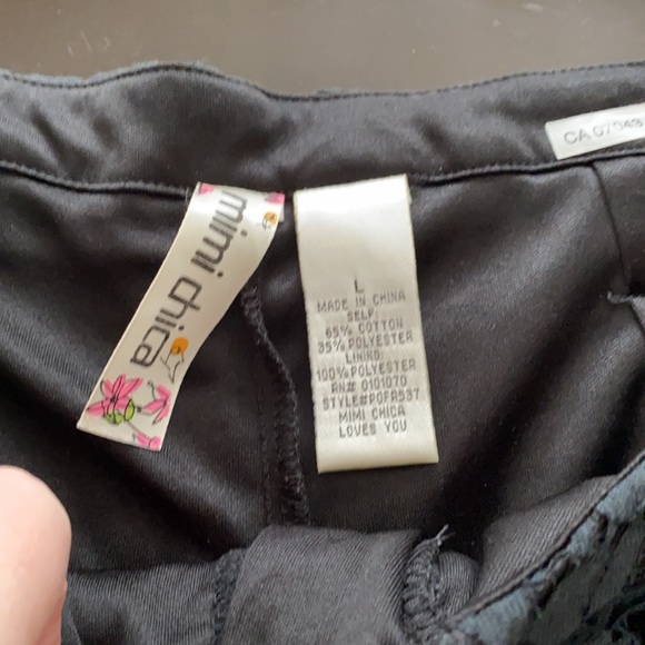 Black shorts - Picture 2 of 2